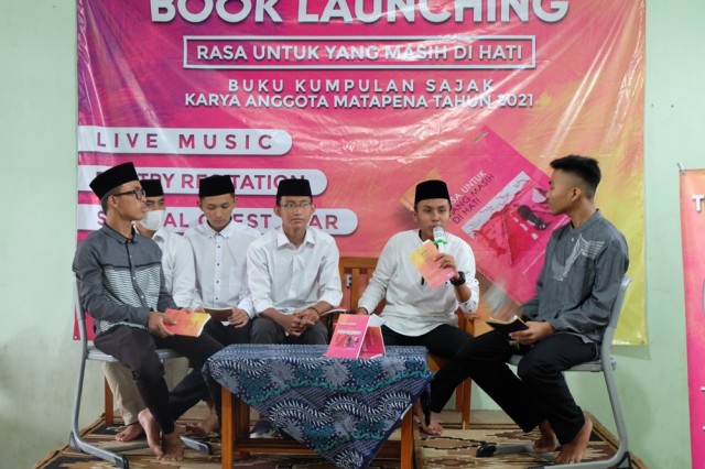 Ramadan Produktif, Anggota Ekskul Sastra Matapena Tahun 2021 Luncurkan Buku Kumpulan Sajak (Part 2)